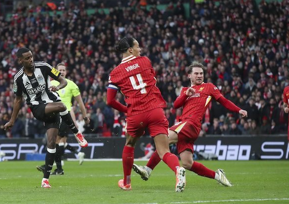 alexander-isak-didesak-untuk-segera-masuk-ke-liverpool