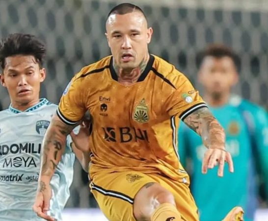 radja-nainggolan-memuji-setinggi-langit-sandy-walsh