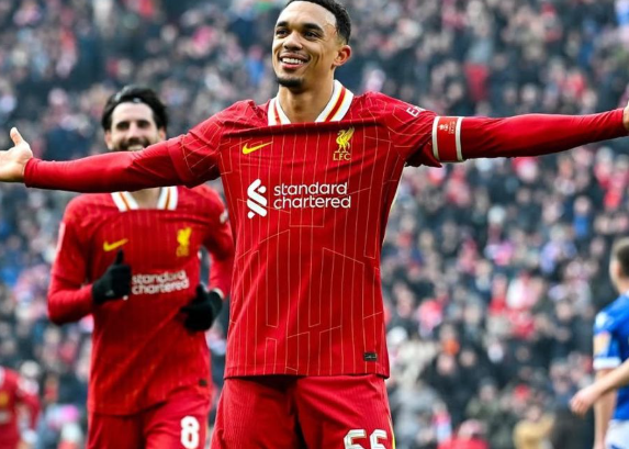 Alexander-Arnold Dapatkan Banyak Kritik di Anfield
